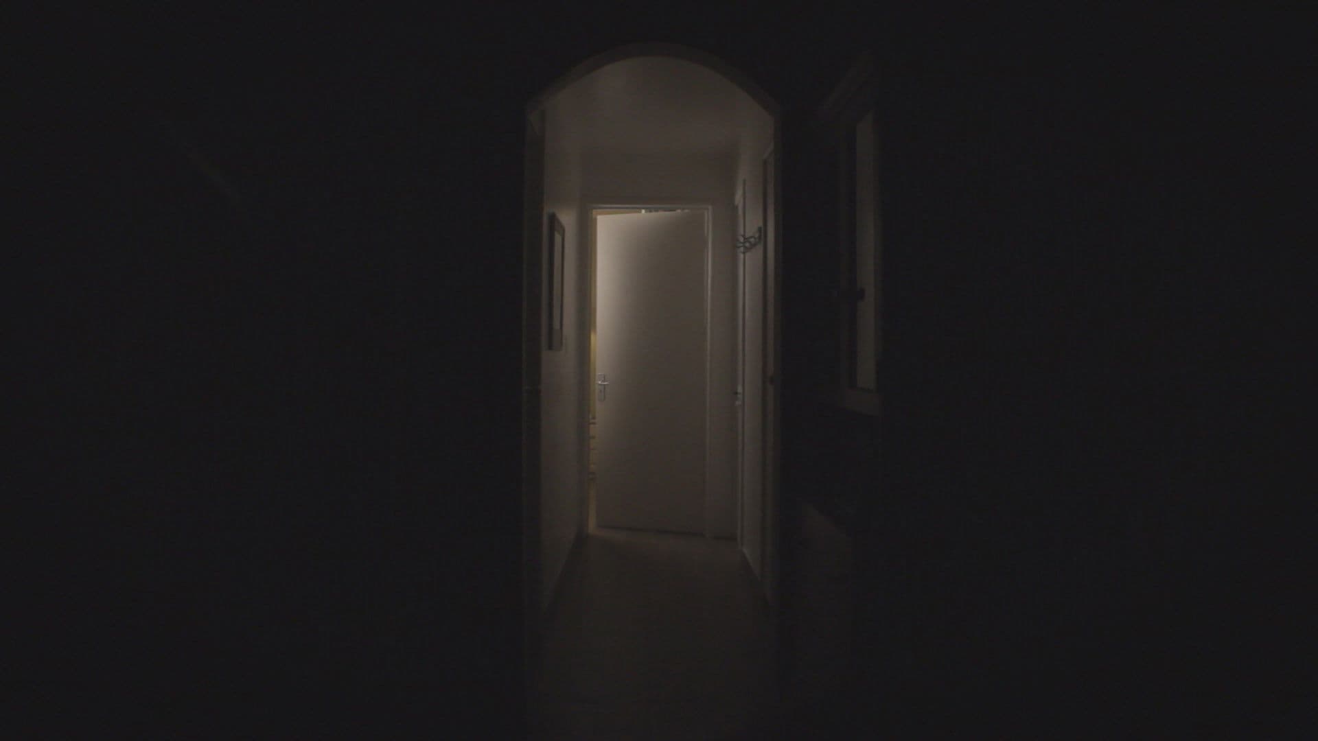 UN INVITADO NO TOCA A LA PUERTA