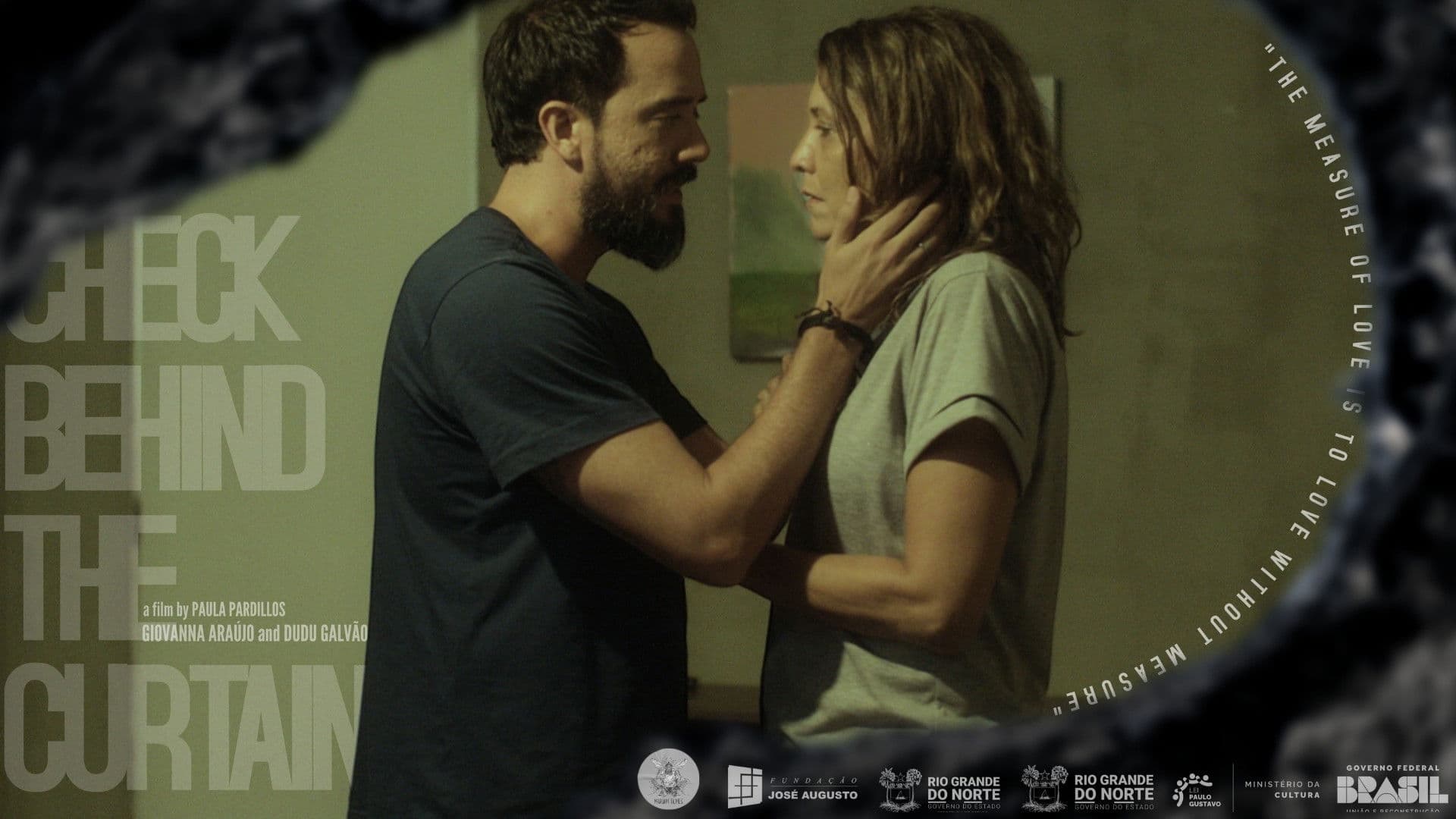 Olhe Atrás da Cortina