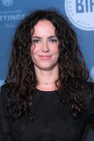 Amy Manson photo 3
