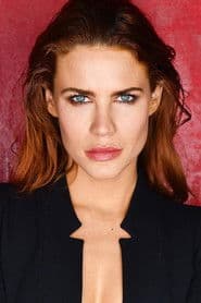 Courtney Hope photo 2