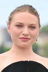 Mia Threapleton photo 4