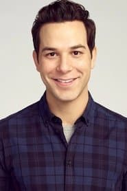 Skylar Astin photo 2