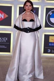 Yasmine Raeis photo 5