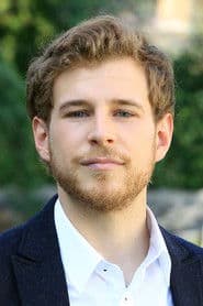 Álvaro Cervantes photo 2