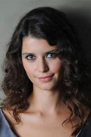 Beren Saat photo 6