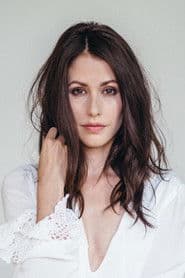 Amanda Crew photo 2
