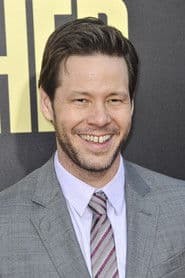 Ike Barinholtz photo 3