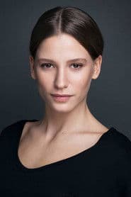 Serenay Sarıkaya photo 2