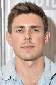 Chris Lowell photo 6
