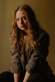 Mia Threapleton photo 3