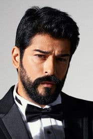 Burak Özçivit photo 10