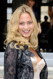 Nora Arnezeder photo 5