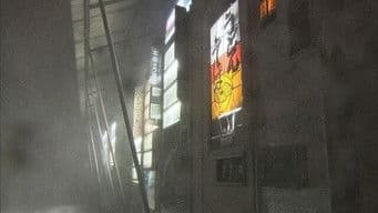 Akita: In front of a vending machine in midwinter, a regretful farewell